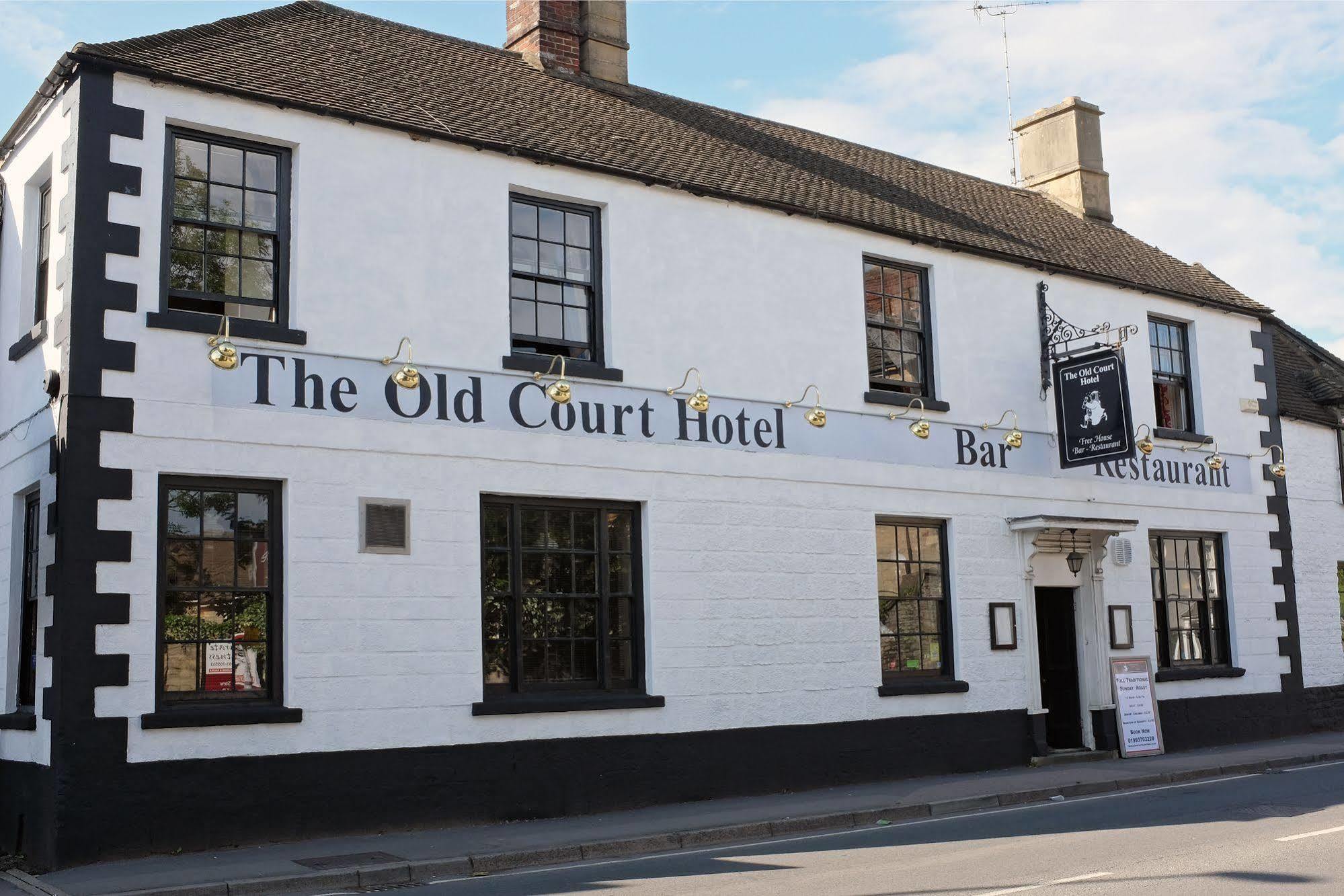 The Old Court Hotel Уитни Екстериор снимка